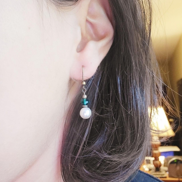 Vintage Dainty Faux Pearl Drop Blue Beaded Earrings - Picture 8 of 8